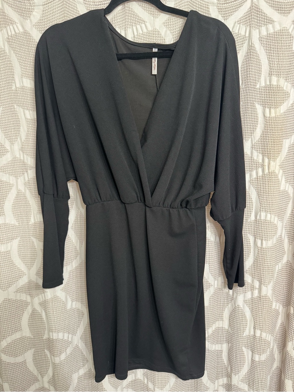 Women's Black V-Neck Long Sleeve Dress